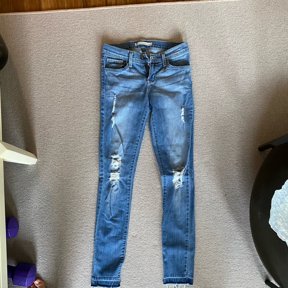 lightly ripped skinny jeans!